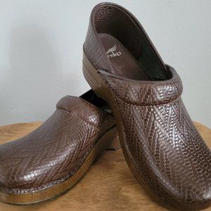 Dansko Woven Brown  nearly new  discontinued  38